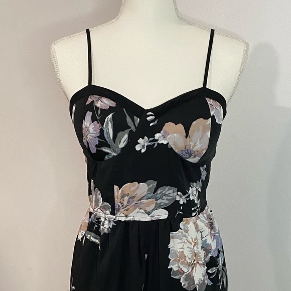 Women’s jumpsuit size M Semi New. - Picture 4 of 14